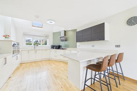 4 bedroom house for sale, Mole Abbey Gardens, West Molesey