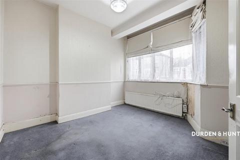 3 bedroom terraced house for sale, Bruce Avenue, Hornchurch, RM12