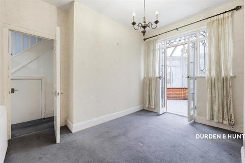 3 bedroom terraced house for sale, Bruce Avenue, Hornchurch, RM12