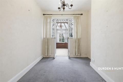 3 bedroom terraced house for sale, Bruce Avenue, Hornchurch, RM12