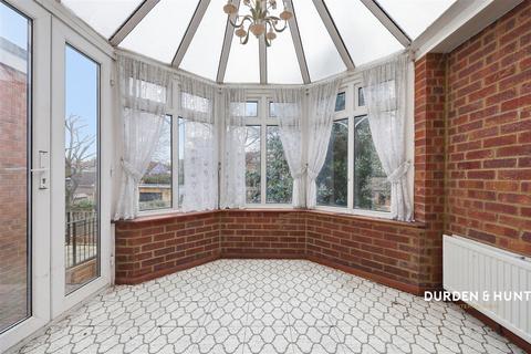 3 bedroom terraced house for sale, Bruce Avenue, Hornchurch, RM12