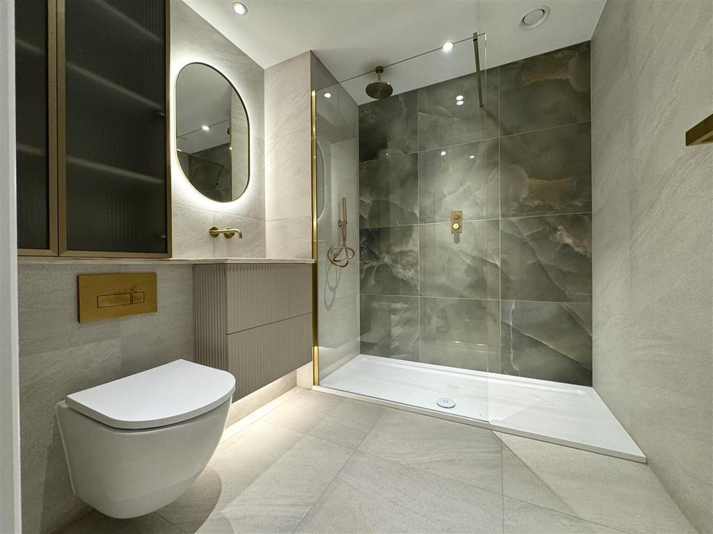 Shower room pic 2.jpeg