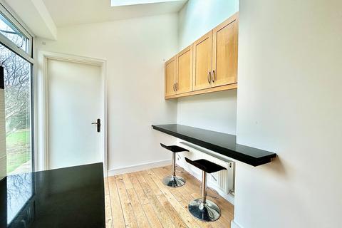 undefined, Dartford Avenue, London, N9