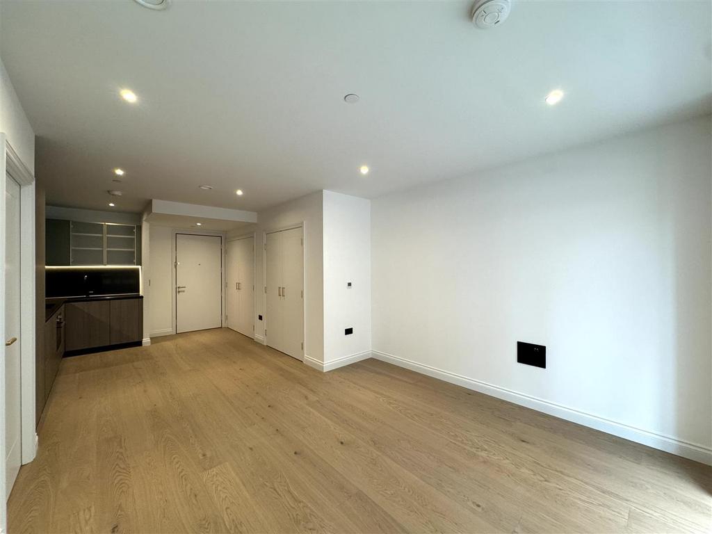 Living Room pic 2.jpeg