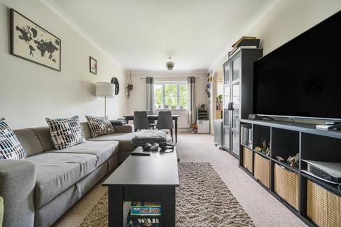 2 bedroom apartment to rent, Cherry Tree Court,  Botley,  OX2
