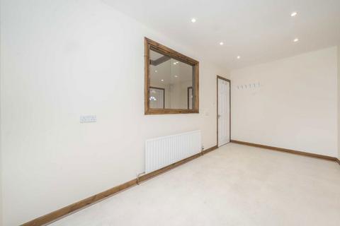 undefined, Boston Gardens, Brentford TW8