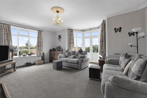 6 bedroom link detached house for sale, Marine Parade, Gorleston on Sea, NR31