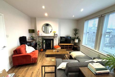 1 bedroom flat to rent, Station Parade Balham High Road, London, SW12