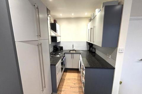 1 bedroom flat to rent, Station Parade Balham High Road, London, SW12