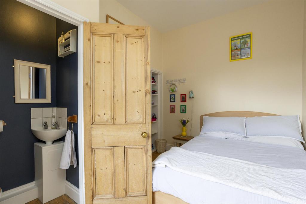 7 Adelaide Street 28.jpg