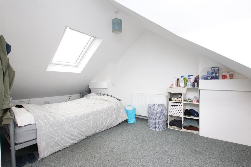Bedroom (3).JPG