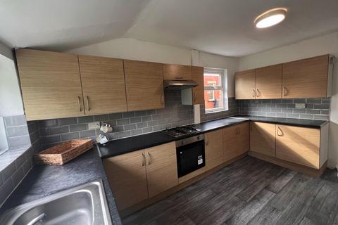 4 bedroom house to rent, Dennistead Crescent, Leeds LS6