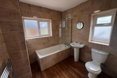 4 bedroom house to rent, Dennistead Crescent, Leeds LS6