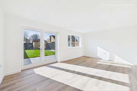 3 bedroom semi-detached house to rent, Bedford Road, Bedford MK44