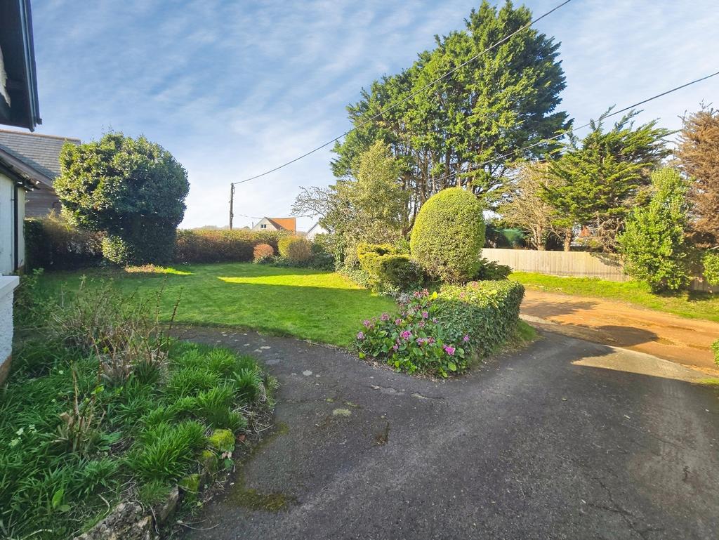 Frontage/Driveway