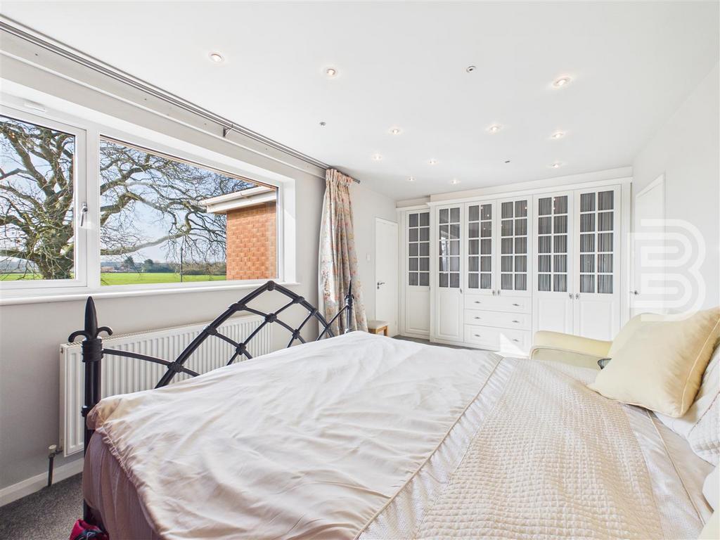 Bedroom 1.jpg