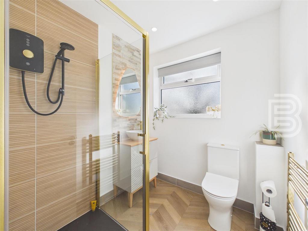 Ensuite 2.jpg
