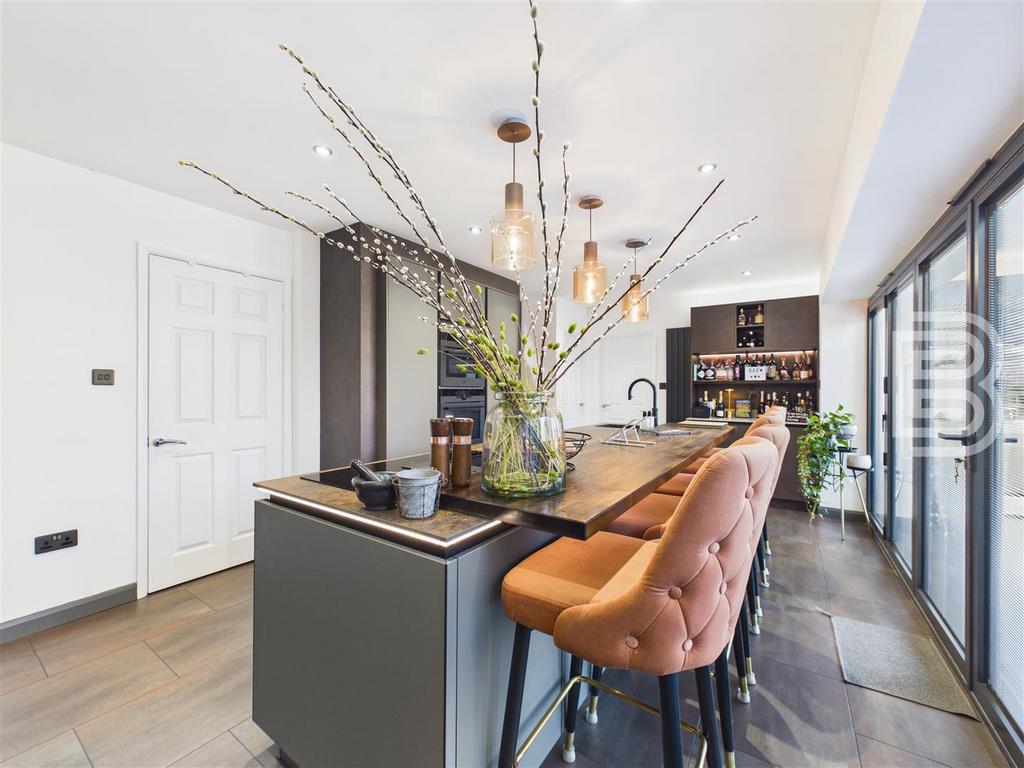 Kitchen (2).jpg