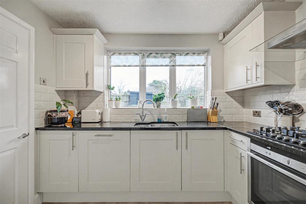 Kitchen 2.jpeg