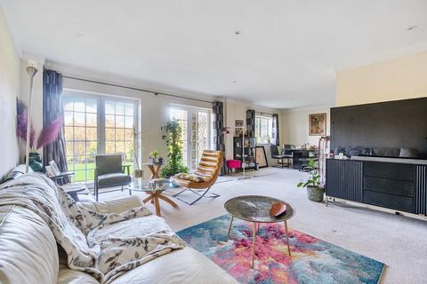 3 bedroom flat for sale, West Common Road, Bromley, Kent, BR2