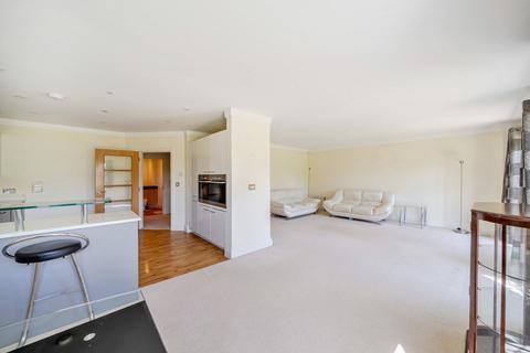 3 bedroom flat for sale, West Common Road, Bromley, Kent, BR2