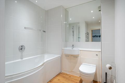 3 bedroom flat for sale, West Common Road, Bromley, Kent, BR2