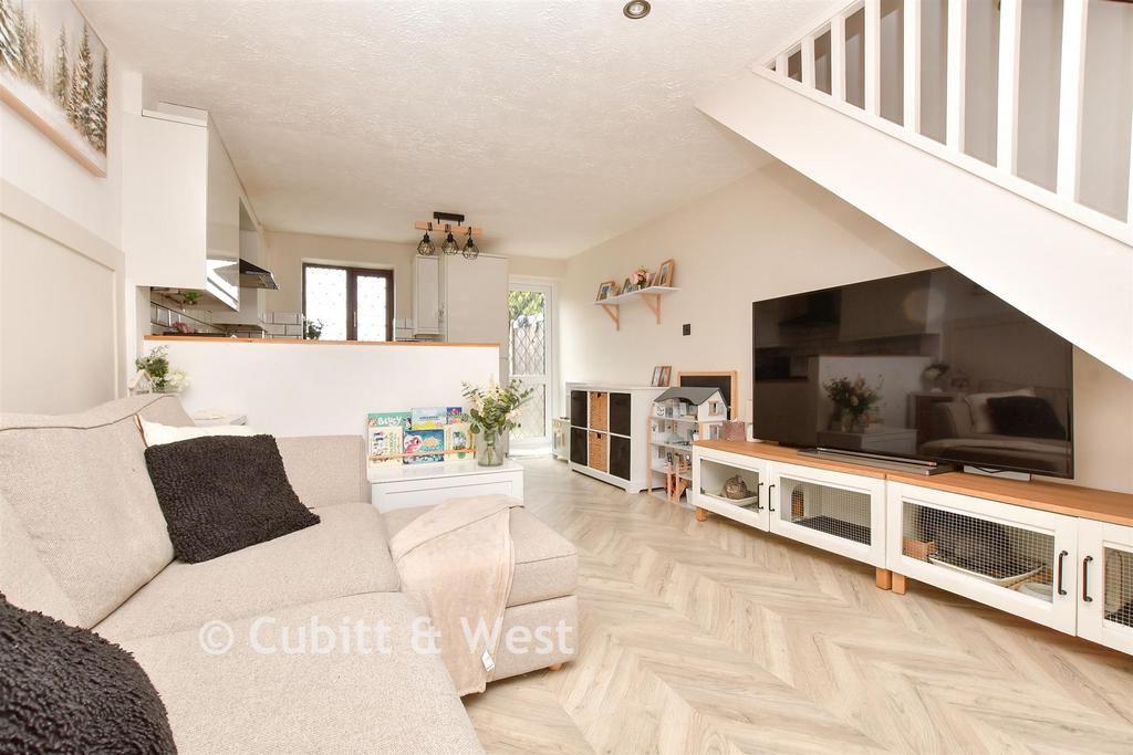 Kitchen / Lounge