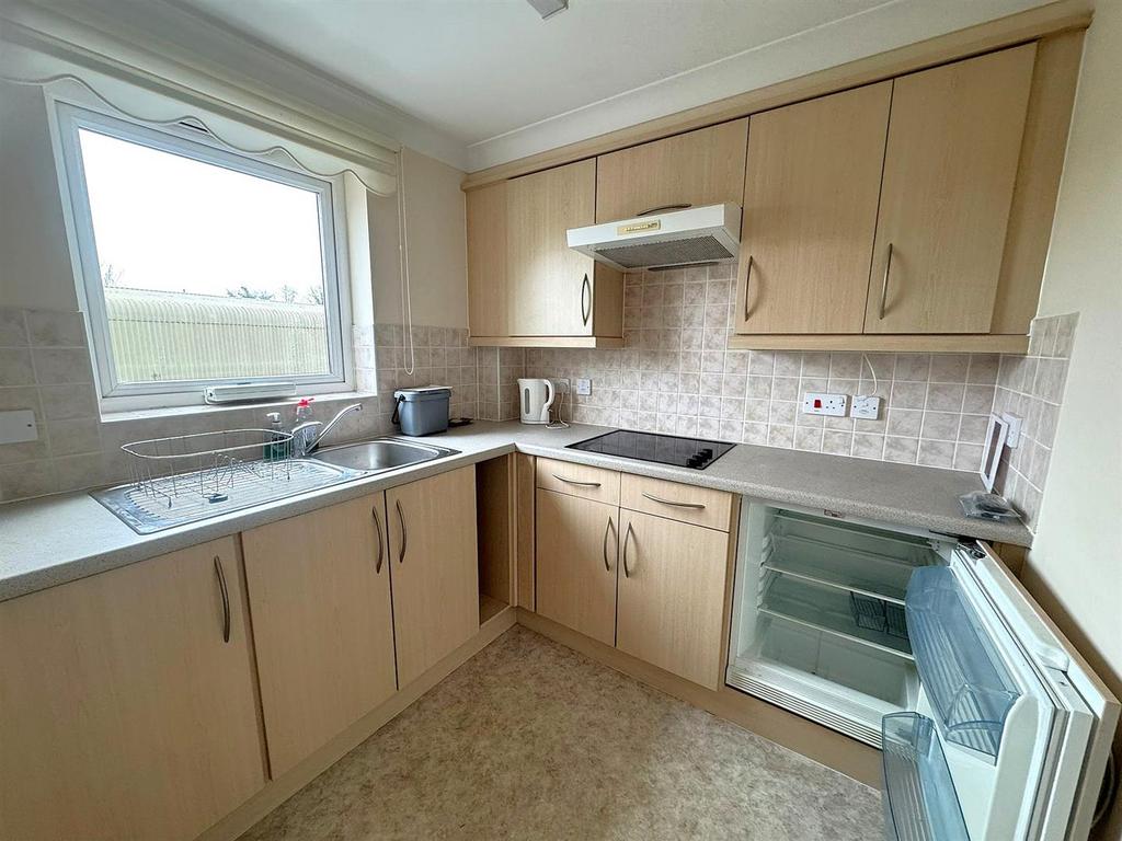 Kitchen 2.jpg