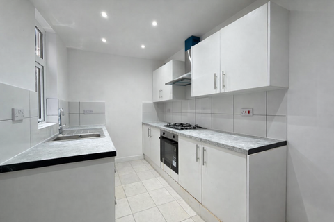 4 bedroom terraced house to rent, Nutfield road, Leicester LE3