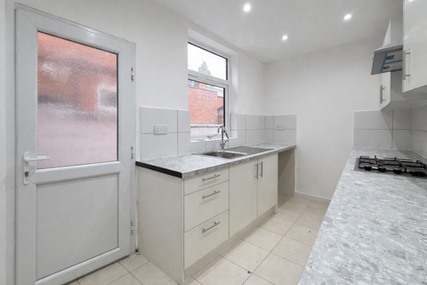 4 bedroom terraced house to rent, Nutfield road, Leicester LE3