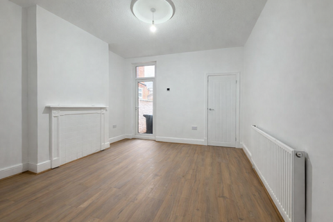 4 bedroom terraced house to rent, Nutfield road, Leicester LE3