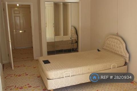 1 bedroom flat to rent, Katherine Court, Camberley, GU15