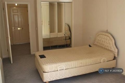 1 bedroom flat to rent, Katherine Court, Camberley, GU15