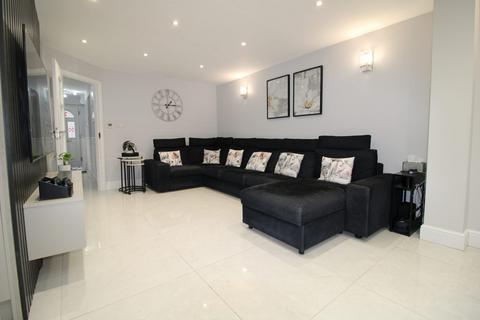 4 bedroom semi-detached house to rent, Westmacott Drive, Feltham TW14