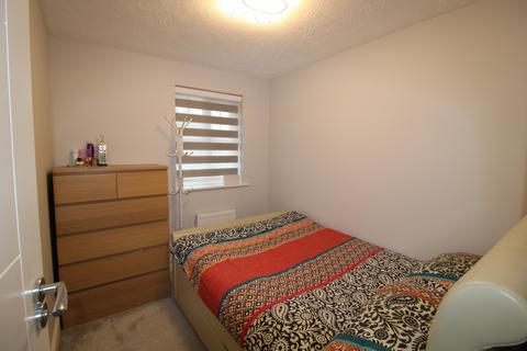 4 bedroom semi-detached house to rent, Westmacott Drive, Feltham TW14
