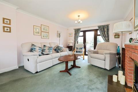 undefined, Greenfinch Close, Kidderminster