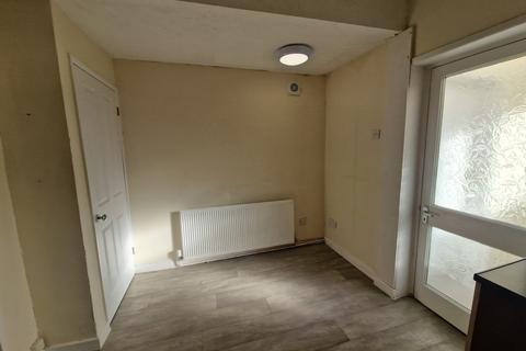 3 bedroom house to rent, Somersall Street, Mansfield, NG19