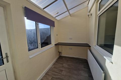 3 bedroom house to rent, Somersall Street, Mansfield, NG19