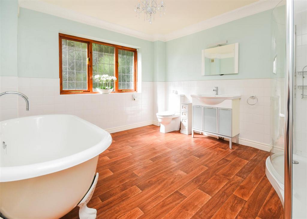 Keepers Lodge - House Bathroom.jpg