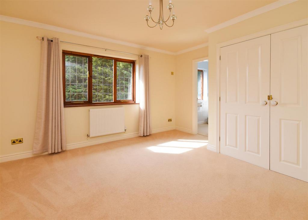 Keepers Lodge - Bedroom Suite.jpg