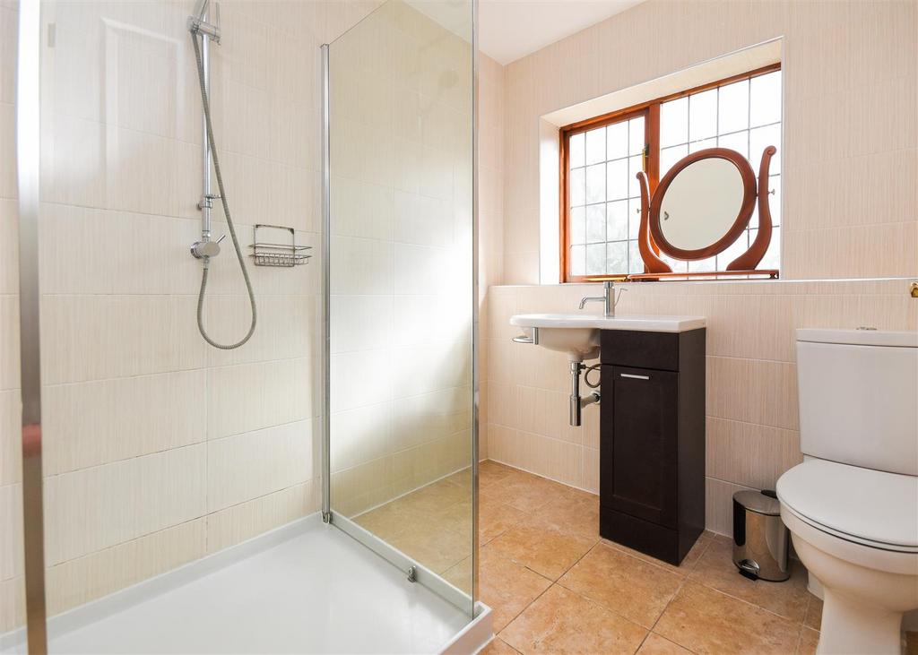 Keepers Lodge - Shower Room.jpg