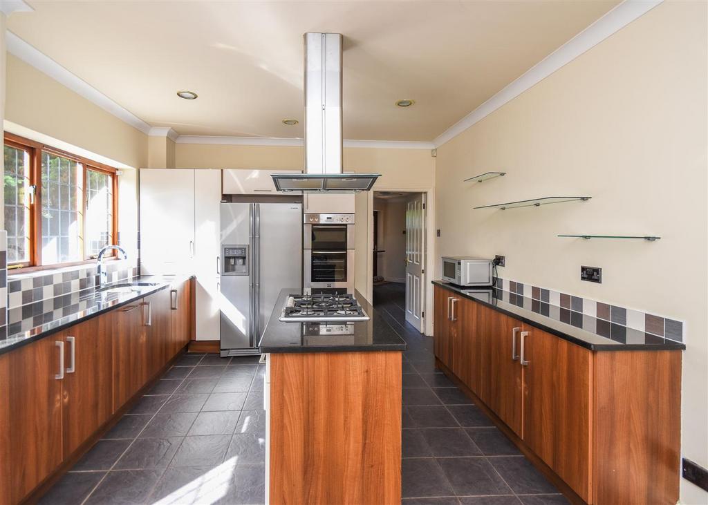 Keepers Lodge - Kitchen (2).jpg