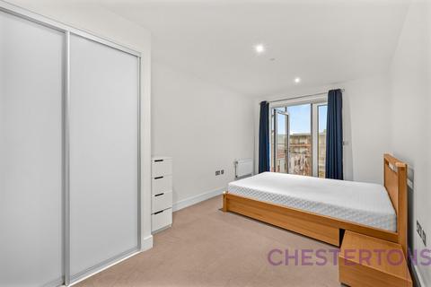 3 bedroom flat to rent, Love Lane, Woolwich, London
