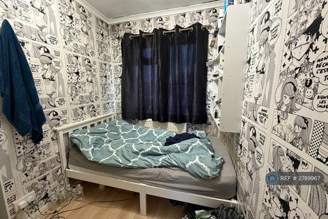 4 bedroom terraced house to rent, Cleave Avenue, Hayes, UB3