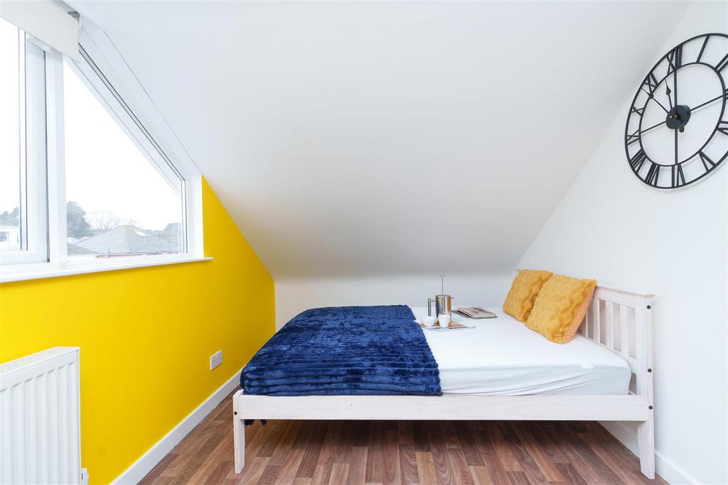 Room 8.jpg