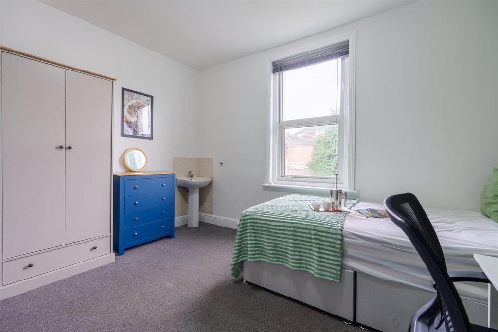 Room 6 2.jpg