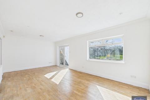 4 bedroom terraced house to rent, Elm Road, Dartford, DA1