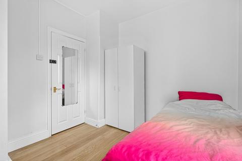 2 bedroom flat to rent, Tyers Estate, Bermondsey Street, London