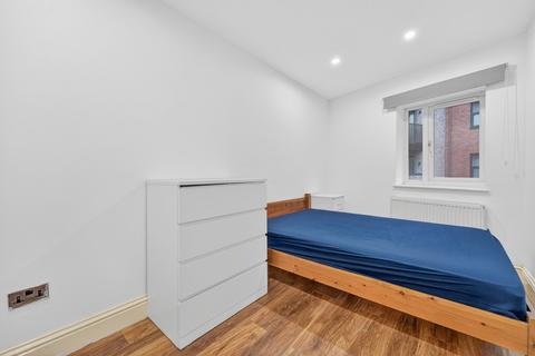2 bedroom flat to rent, Blue Anchor Lane, London