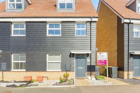 3 bedroom semi-detached house for sale, Rutherford Crescent, Leighton Buzzard